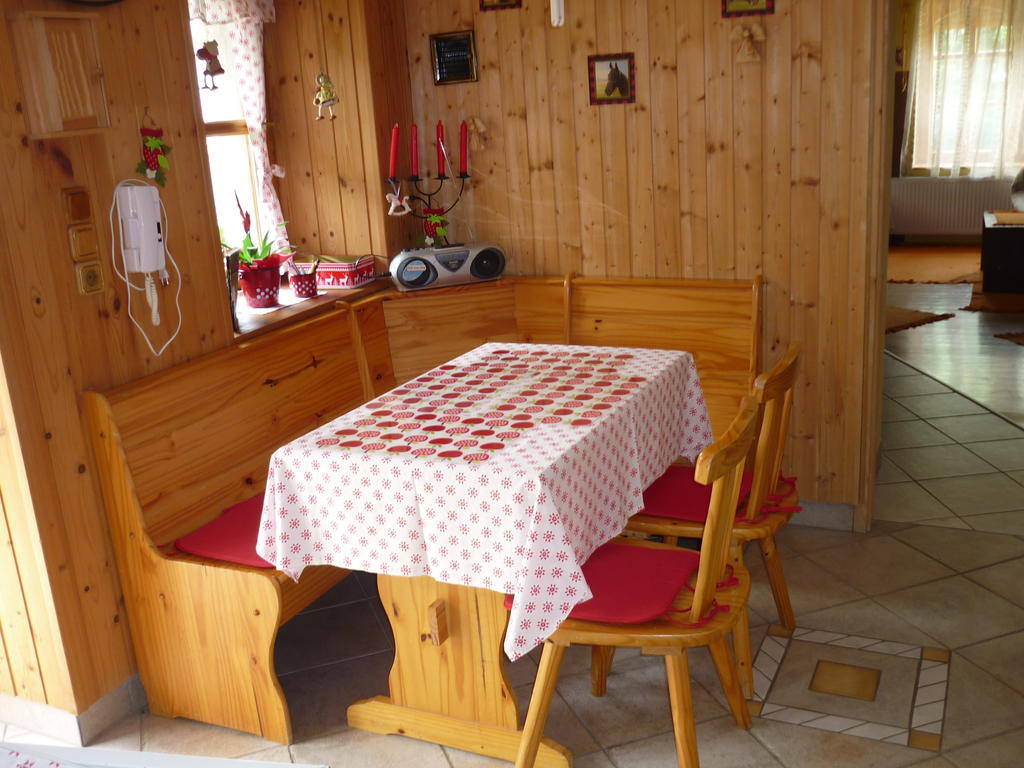 Falusi Vendeghaz Etyek Rom bilde